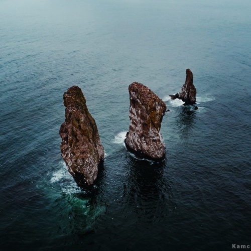 Морская прогулка к Скалам Три брата и в бухту Тихая с морской рыбалкой - морские прогулки и экскурсии на Камчатке с Азимут Тур